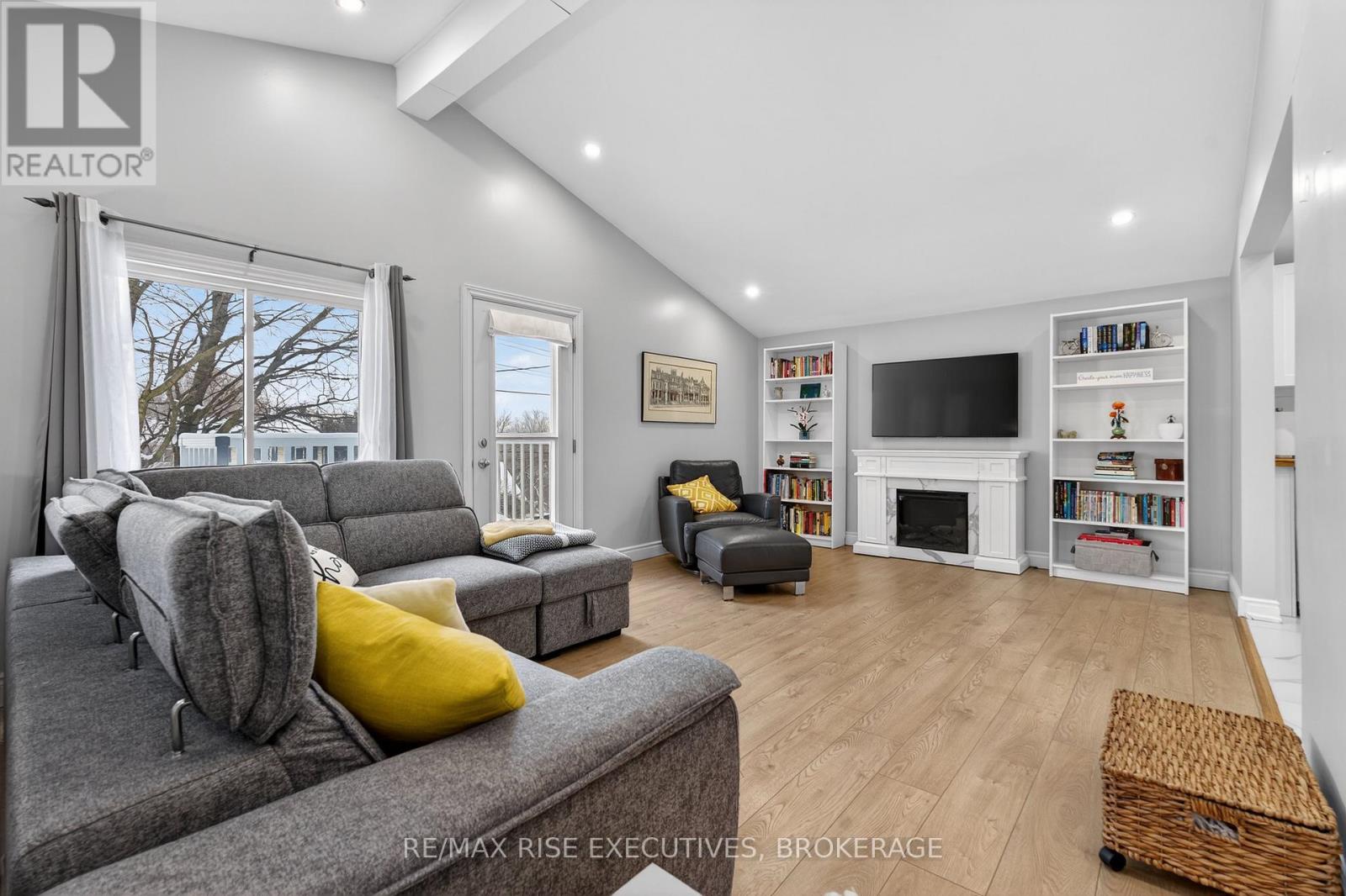1302 MONTREAL STREET, Kingston — photo 3