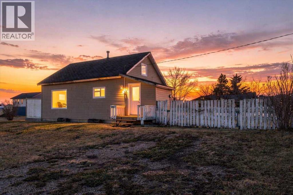 9904 101 Avenue, Hythe