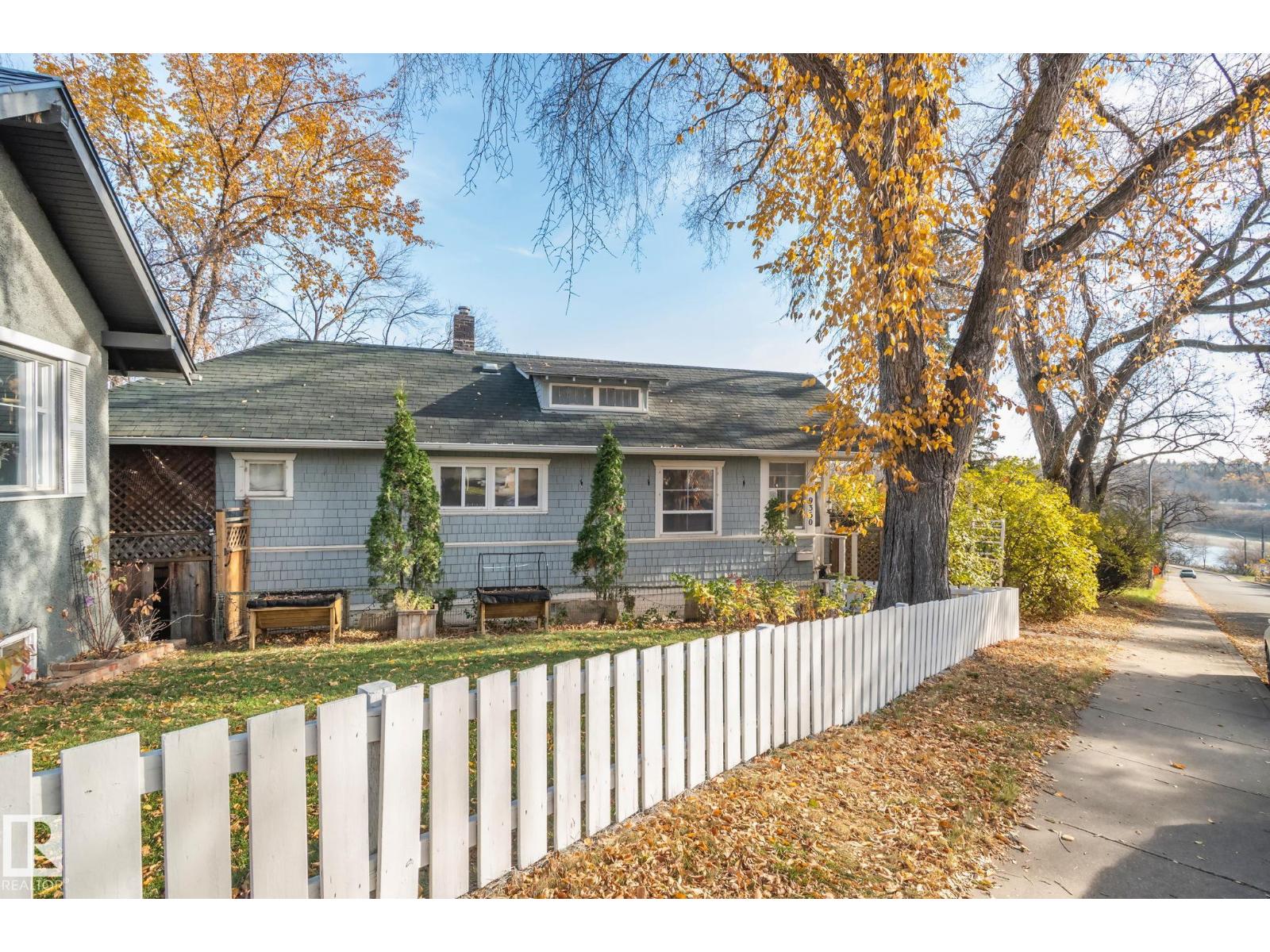 9360 CAMERON AV NW, Edmonton, Alberta, T5H3R6