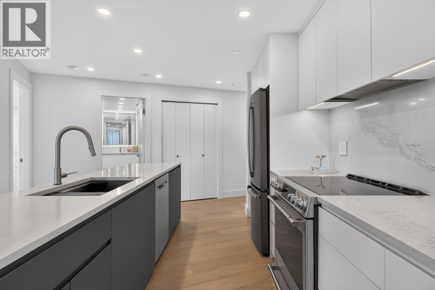 903 995 Roche Point Drive, North Vancouver — photo 2