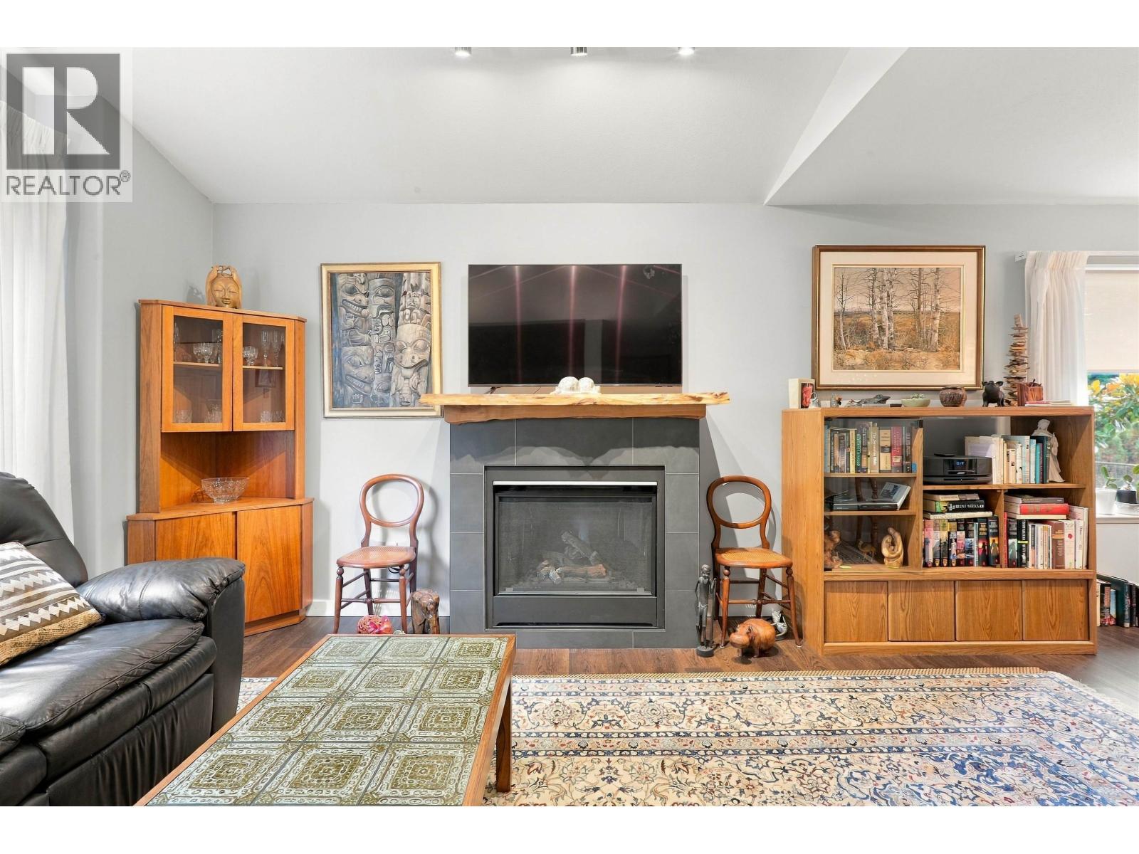 811 AURORA Way, Gibsons