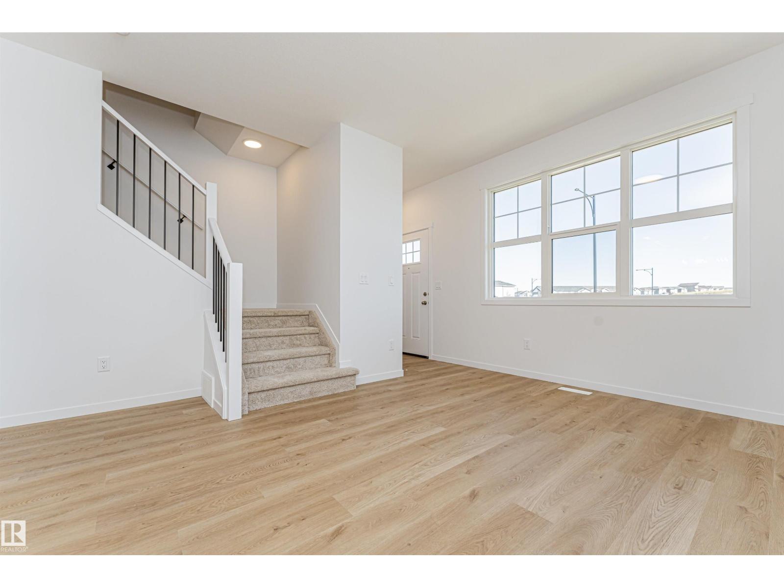 3896 Wren CR NW, Edmonton — photo 3