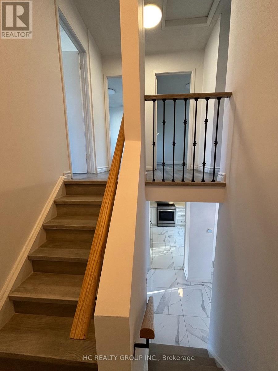 27 Lucas Lane, Ajax, ON photo 6