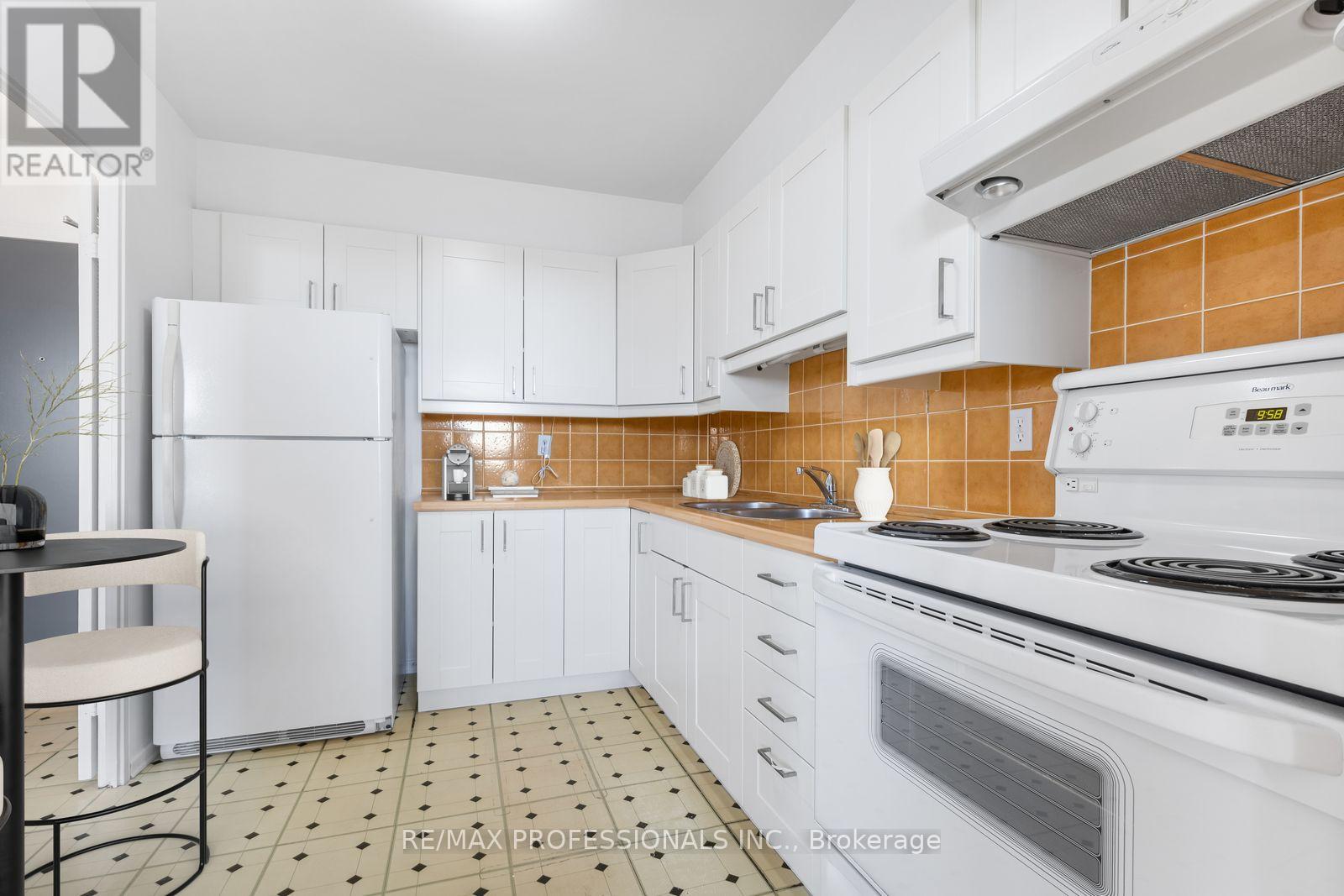 1102- 451 The West Mall Drive, Toronto, ON photo 8