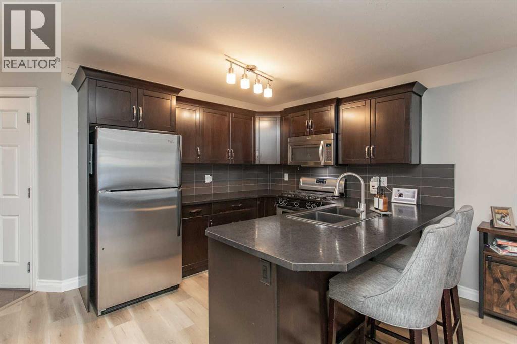 56 Van Slyke Way, photo 3 of 25