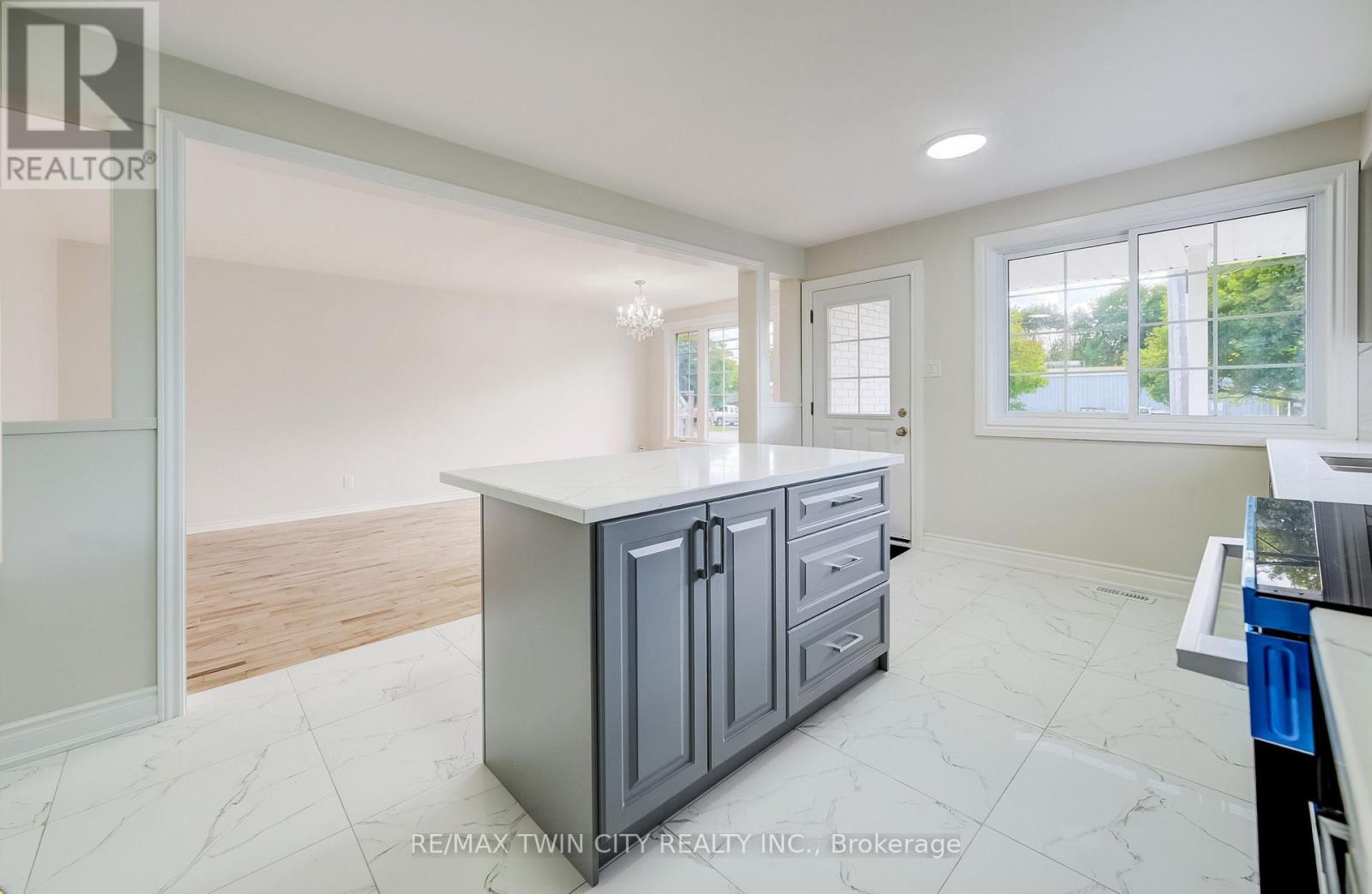 176 Samuelson Street, Cambridge, ON photo 11