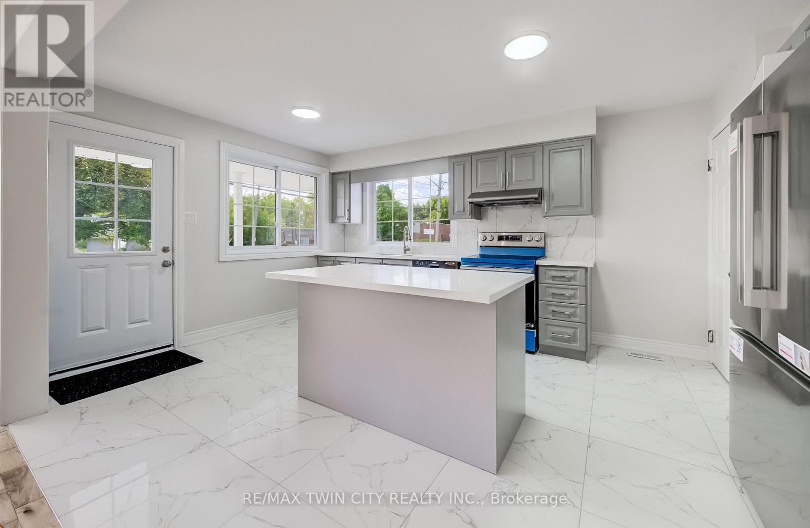 176 Samuelson Street, Cambridge, ON photo 5