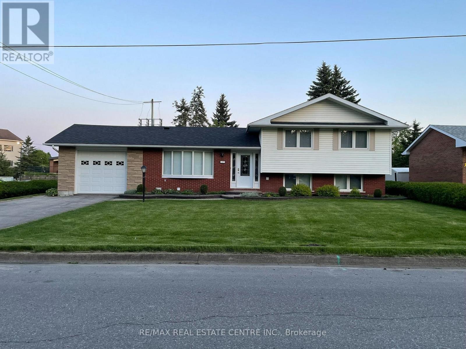 127 CENTRE STREET, Shelburne