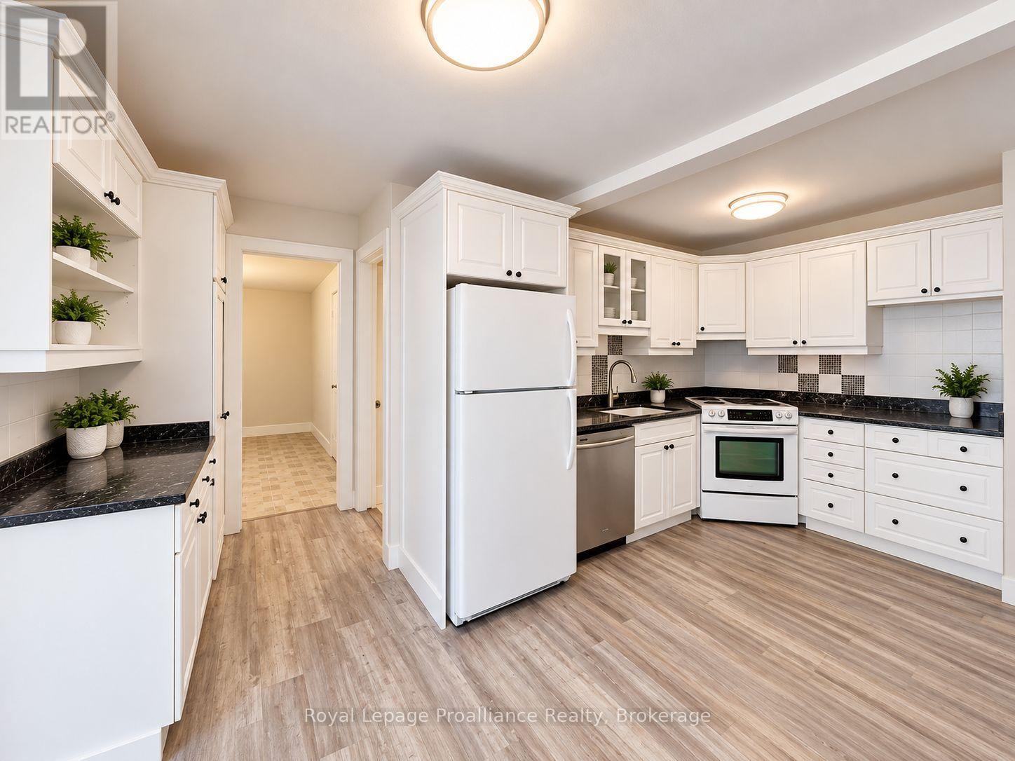 136 Macdonald Avenue, Belleville, ON photo 10