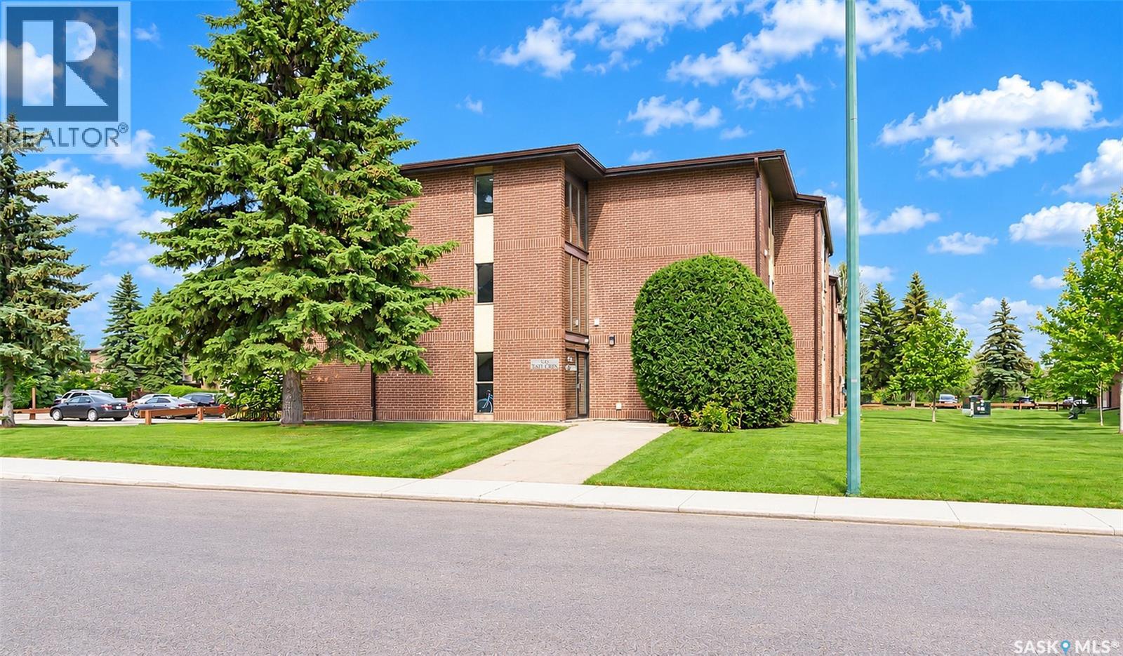 309 315 Tait CRESCENT, Saskatoon — photo 2