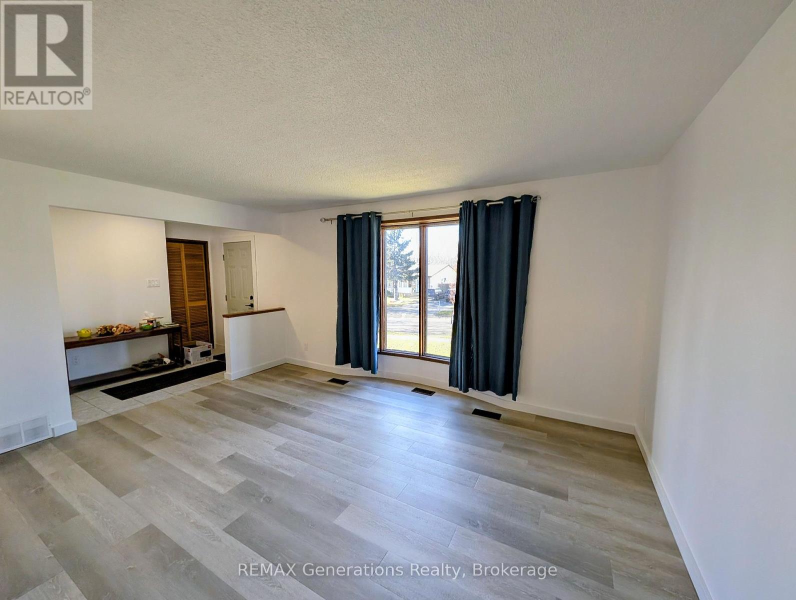 545 LANARK CRESCENT, Thunder Bay (County Park) — photo 2