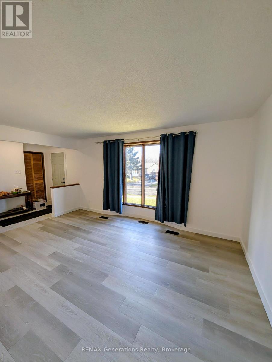 545 LANARK CRESCENT, Thunder Bay (County Park) — photo 4
