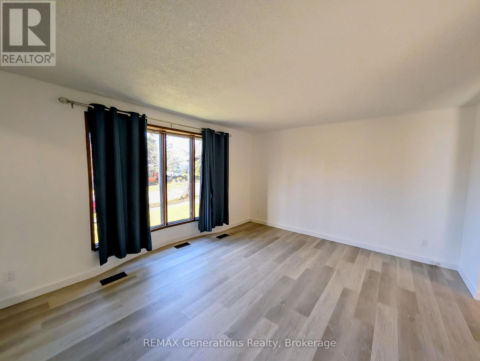 545 LANARK CRESCENT, Thunder Bay (County Park) — photo 6