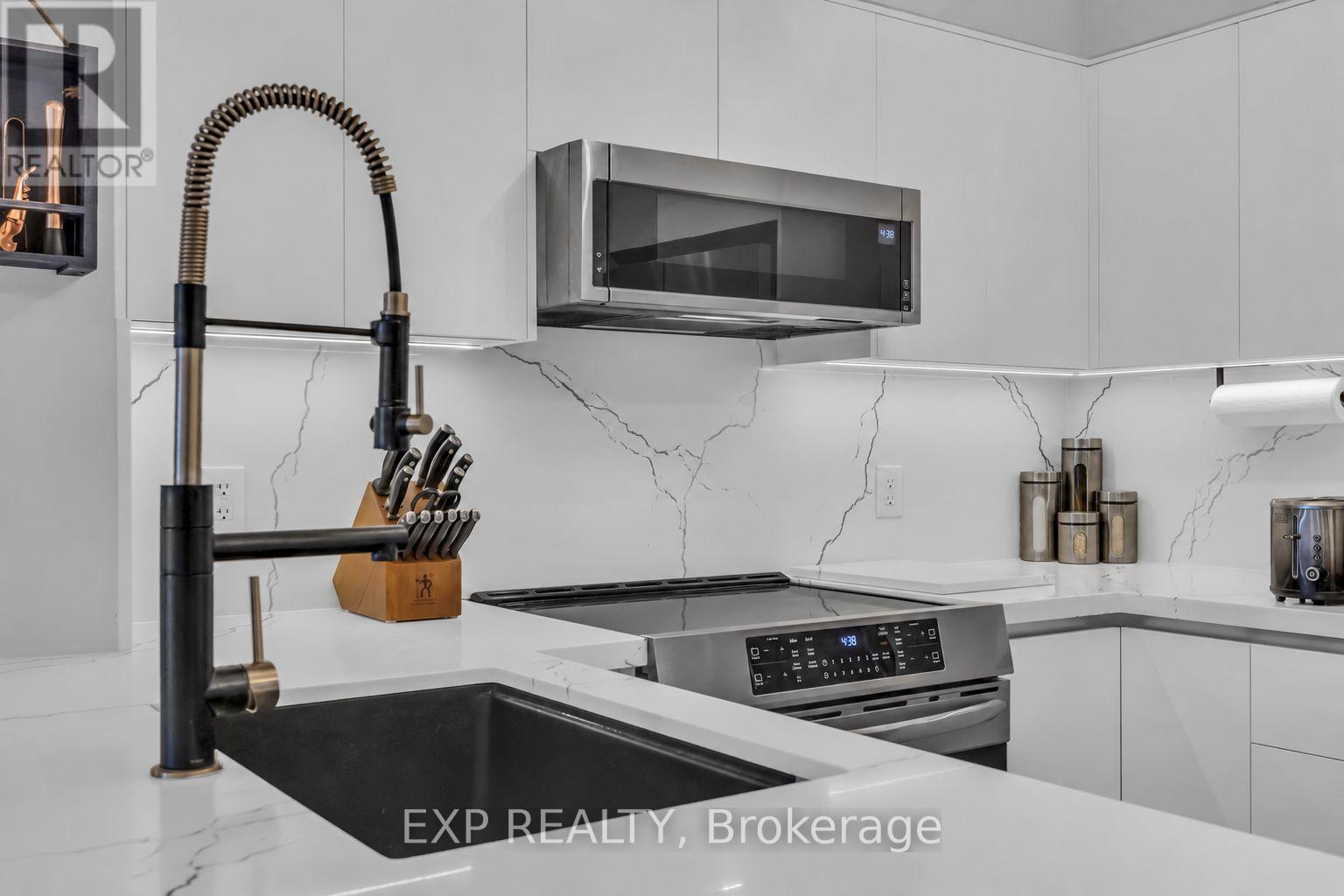 806- 2181 Yonge Street, Toronto, ON photo 11