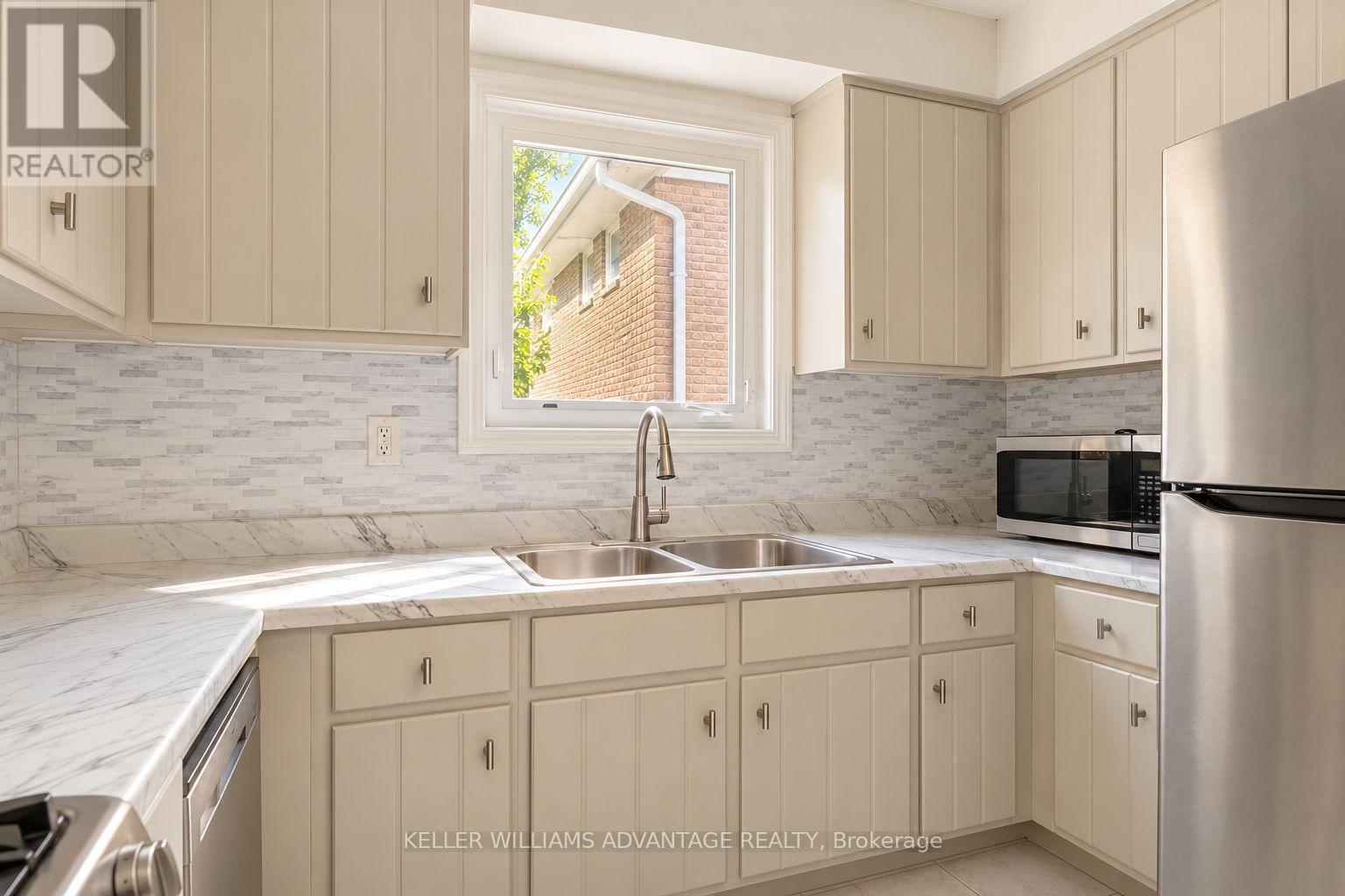 58 Ambercroft Boulevard, Toronto, ON photo 19