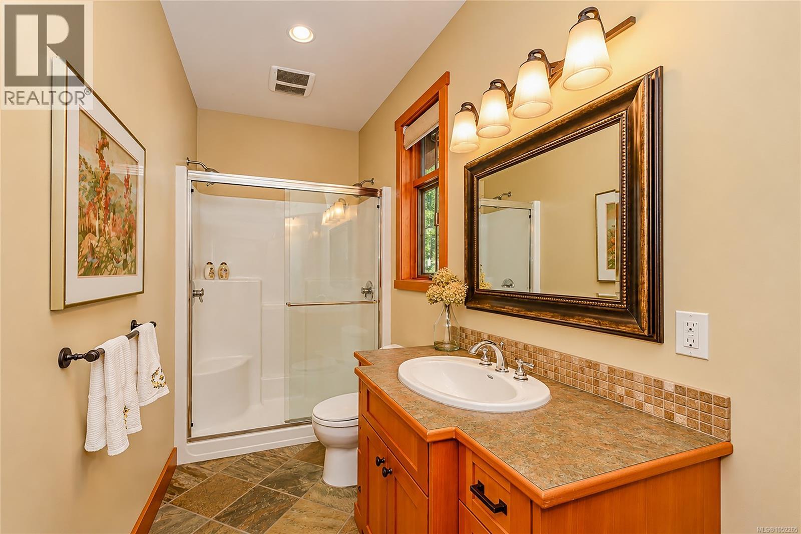  123 Murrelet Place, Salt Spring
