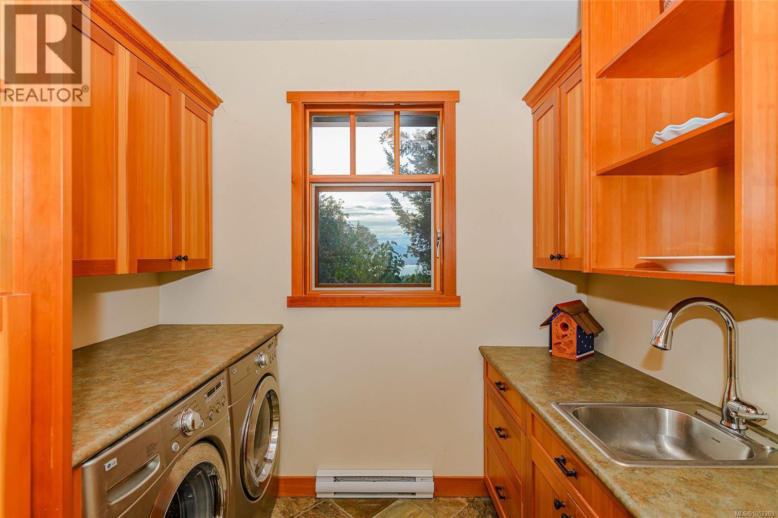  123 Murrelet Place, Salt Spring