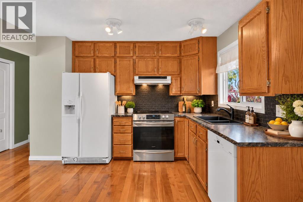 6024 Pinecrest Way NE, Calgary — photo 8