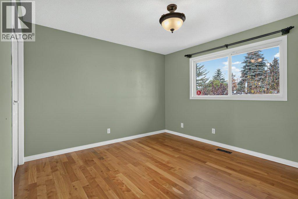 6024 Pinecrest Way NE, Calgary — photo 13
