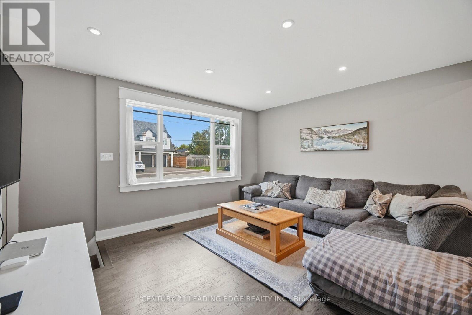 308 Rupert Avenue, Whitchurch-Stouffville, ON photo 8