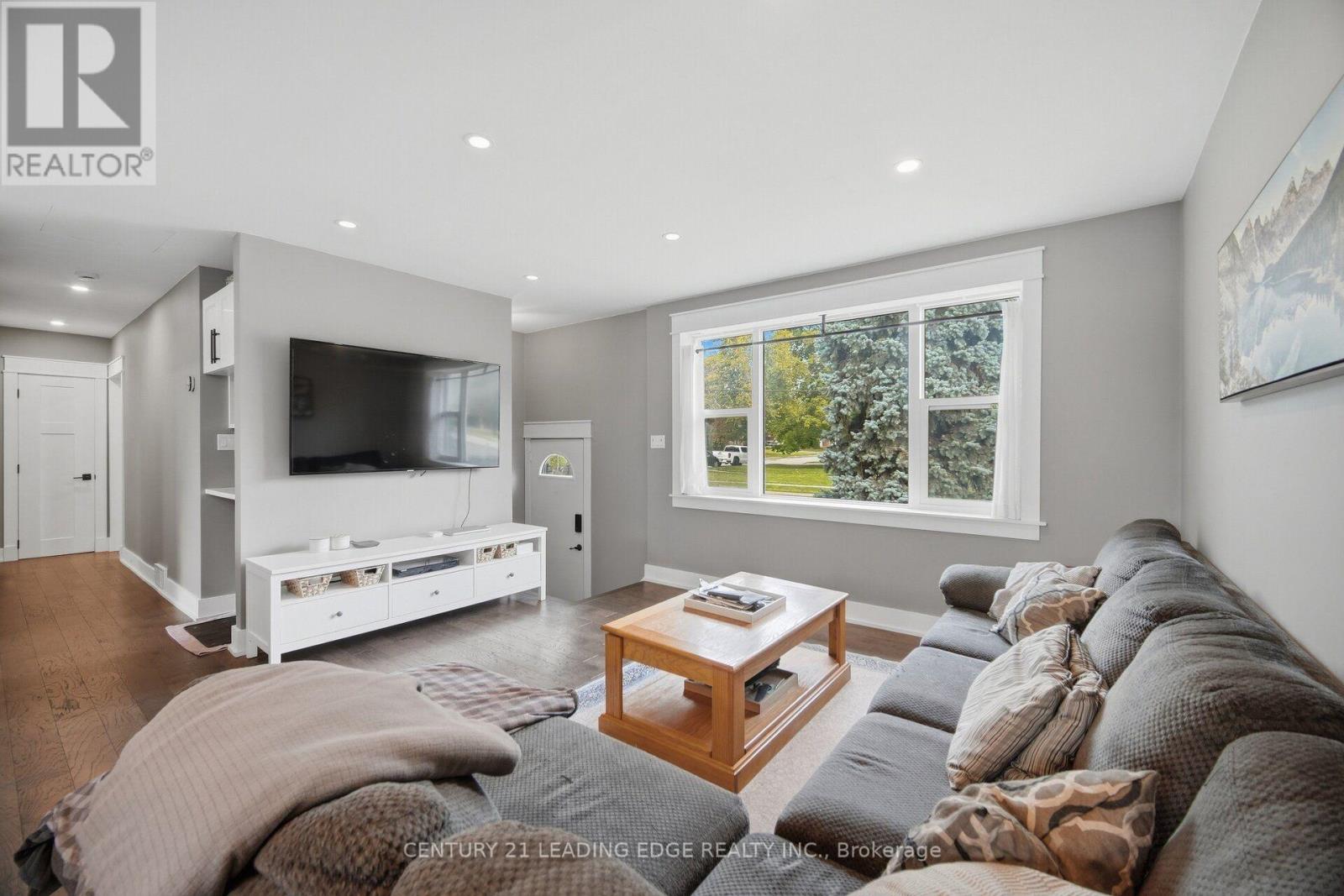 308 Rupert Avenue, Whitchurch-Stouffville, ON photo 9