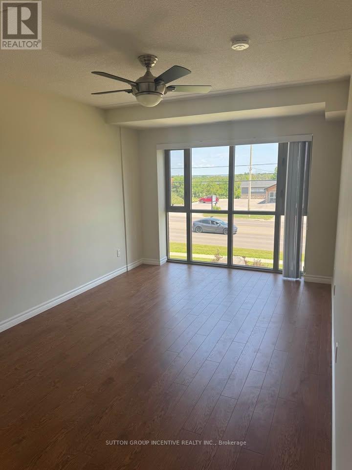204-496 Yonge Street, Barrie photo 3