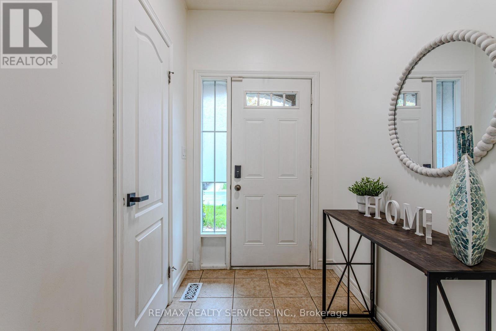 49 Marina Point Crescent North, Hamilton, ON photo 4