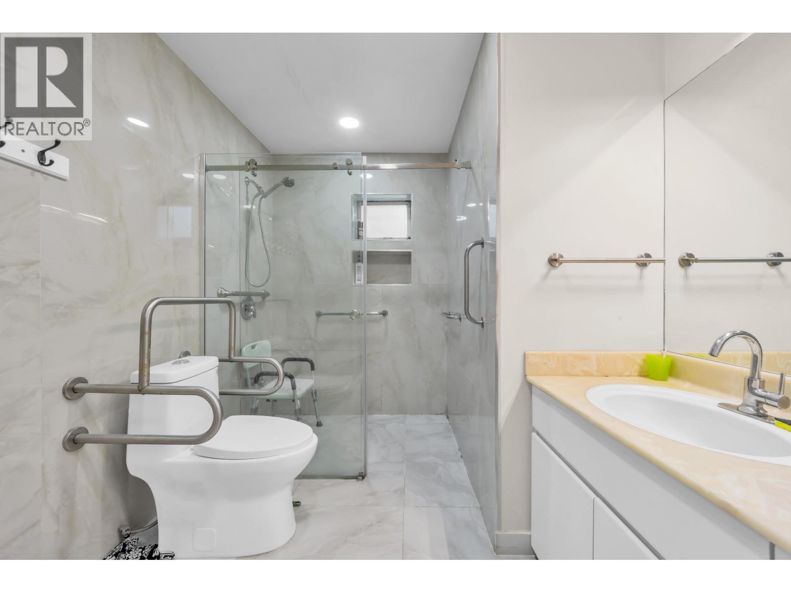 1603 Hamilton Street, New Westminster — photo 28