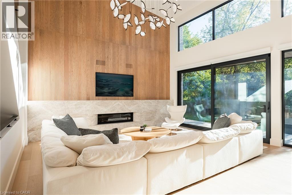 Photo of 222 BURGUNDY Drive