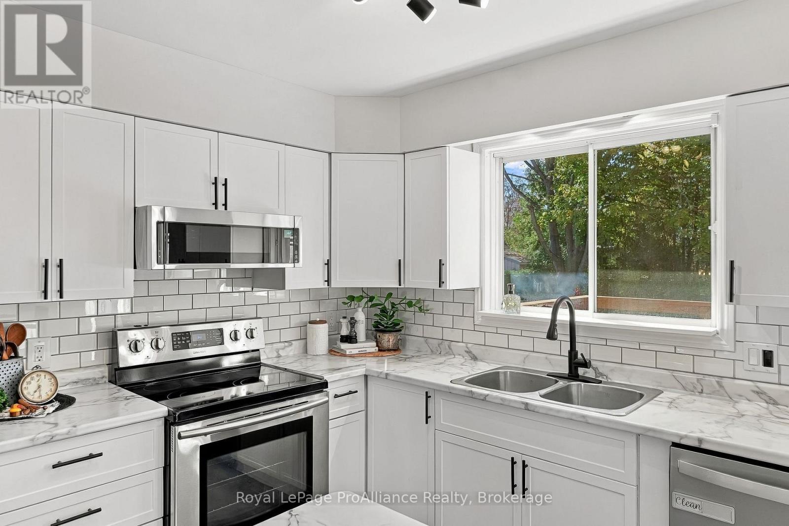 40 Division Street North, Brighton, ON photo 12