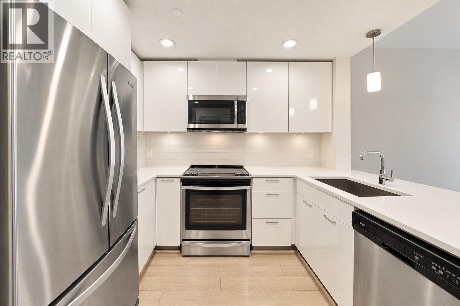 307 719 W 3rd Street, North Vancouver — photo 6