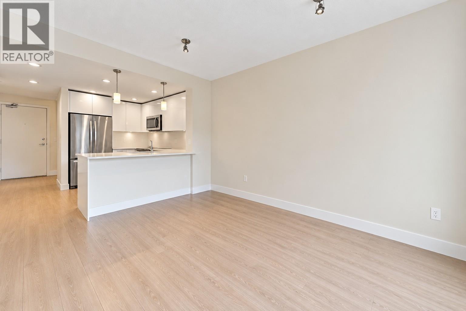 307 719 W 3rd Street, North Vancouver — photo 12