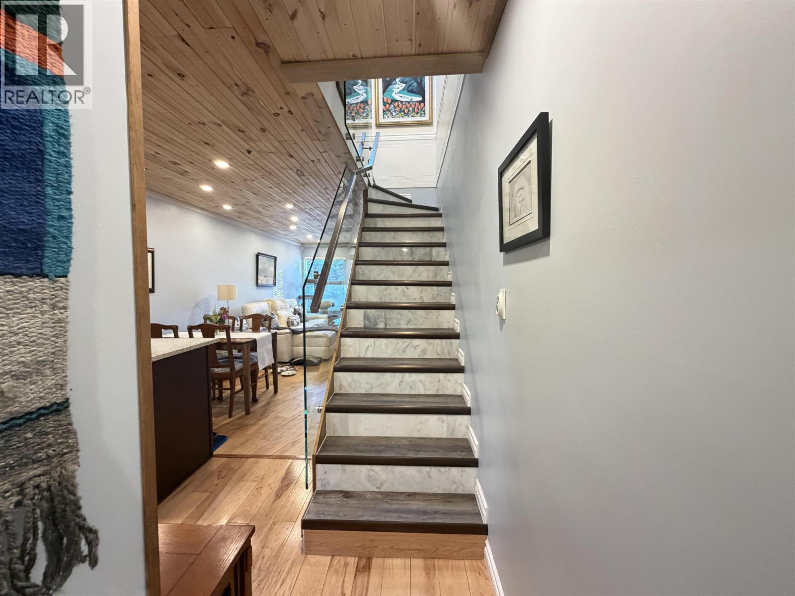 C 733 W 16TH AVENUE