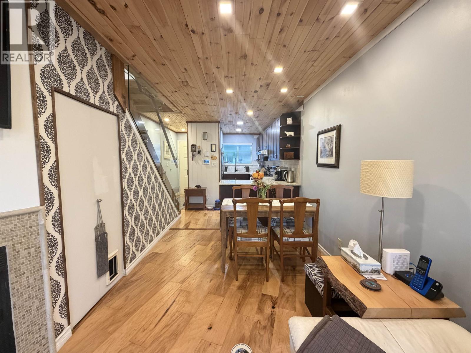 C 733 W 16th Avenue, Vancouver — photo 12