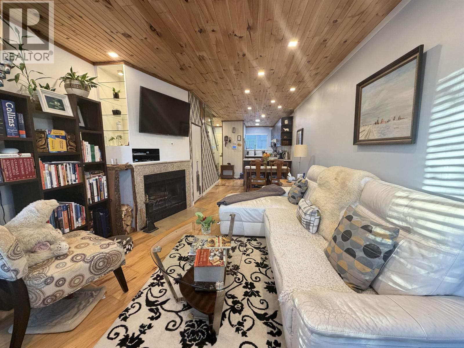 C 733 W 16th Avenue, Vancouver — photo 13