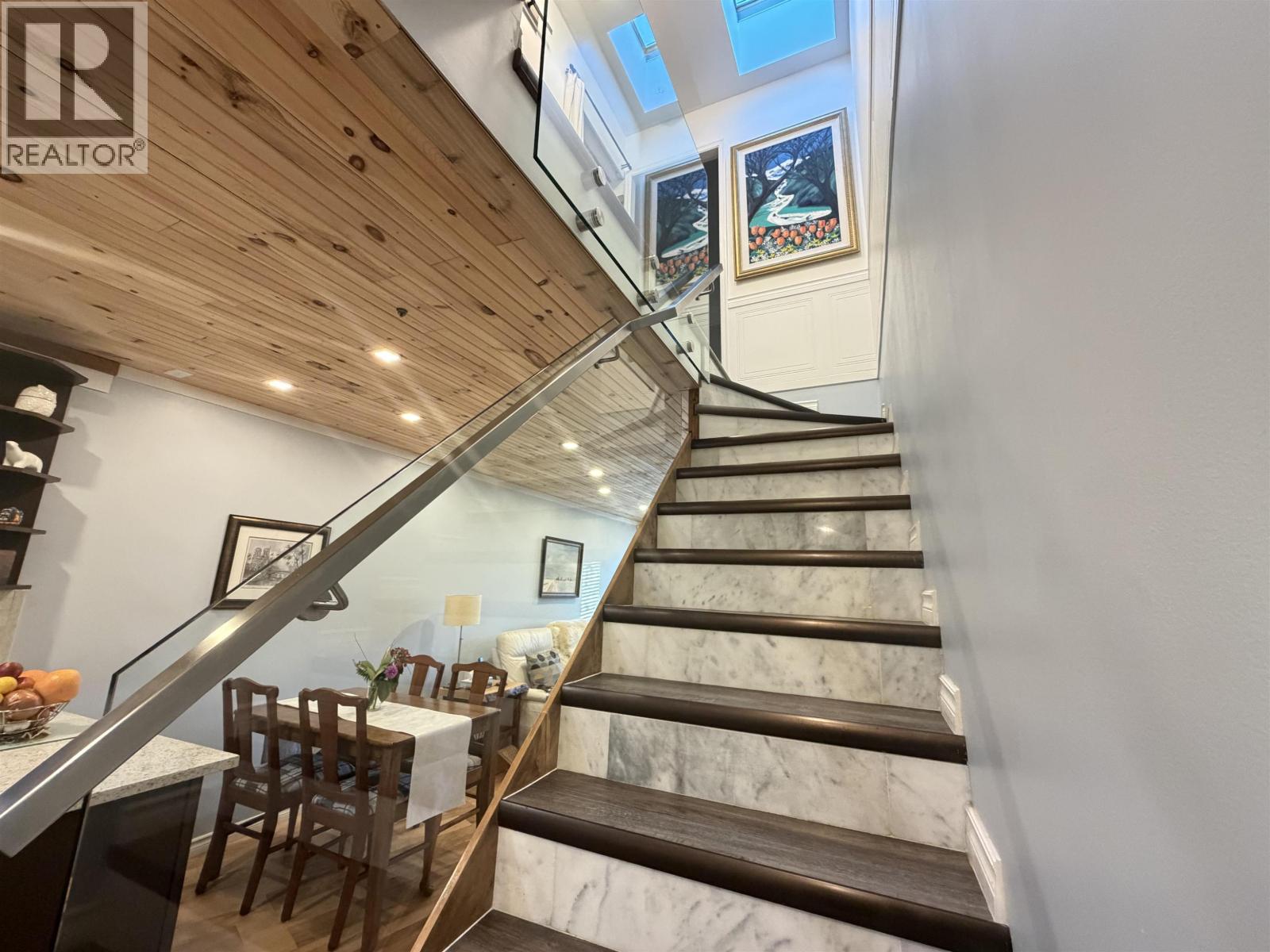 C 733 W 16th Avenue, Vancouver — photo 19