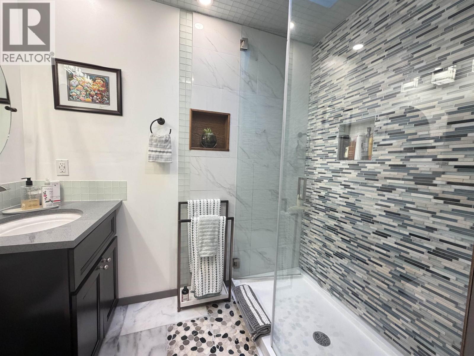 C 733 W 16th Avenue, Vancouver — photo 23
