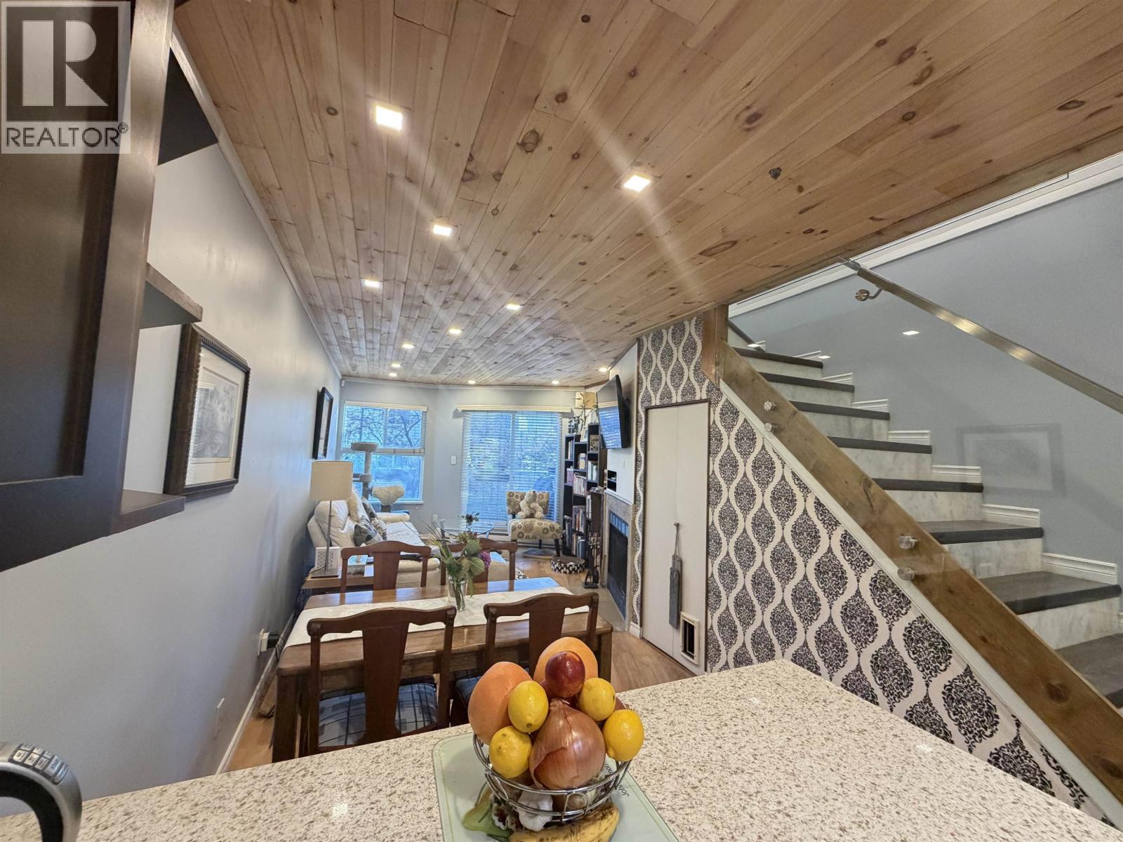 C 733 W 16th Avenue, Vancouver — photo 3
