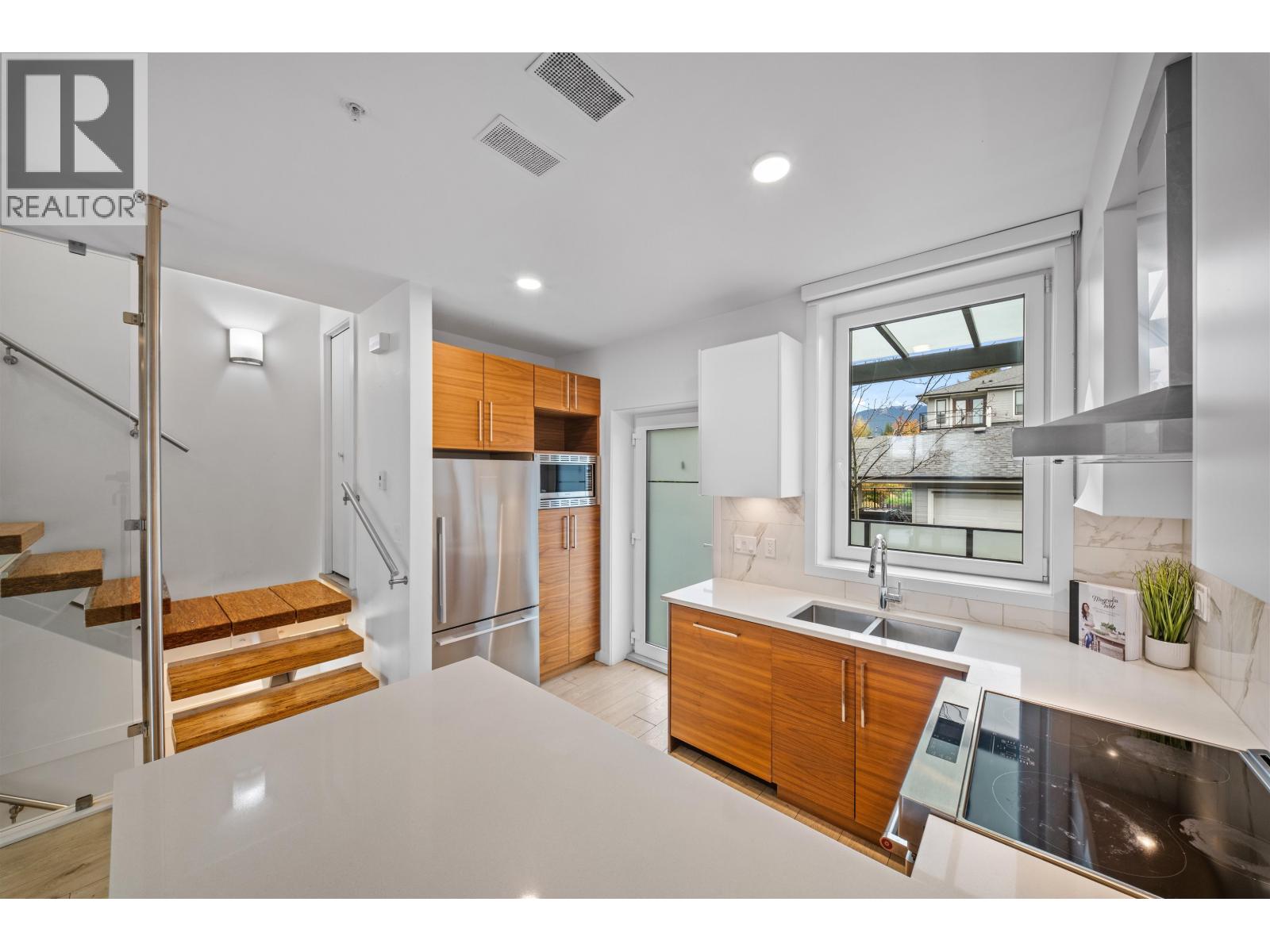 28 720 E 3rd Street, North Vancouver — photo 11