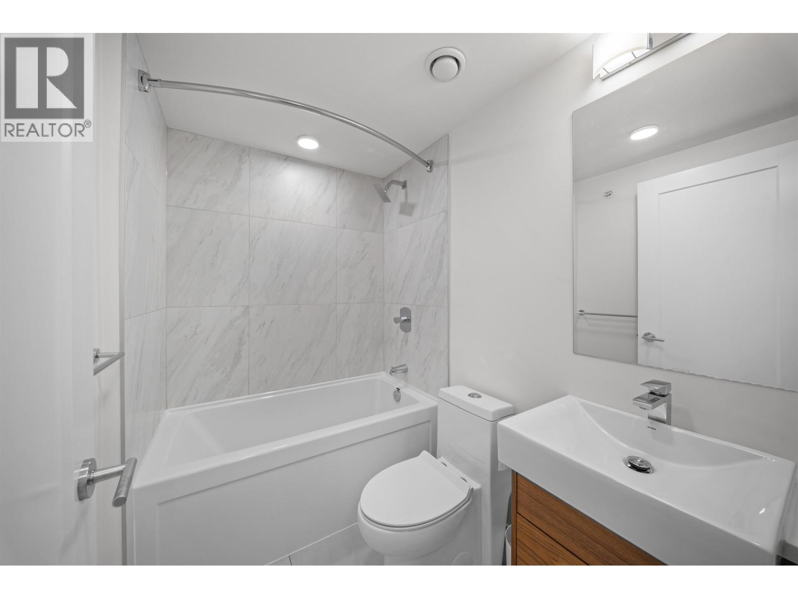 28 720 E 3rd Street, North Vancouver — photo 16