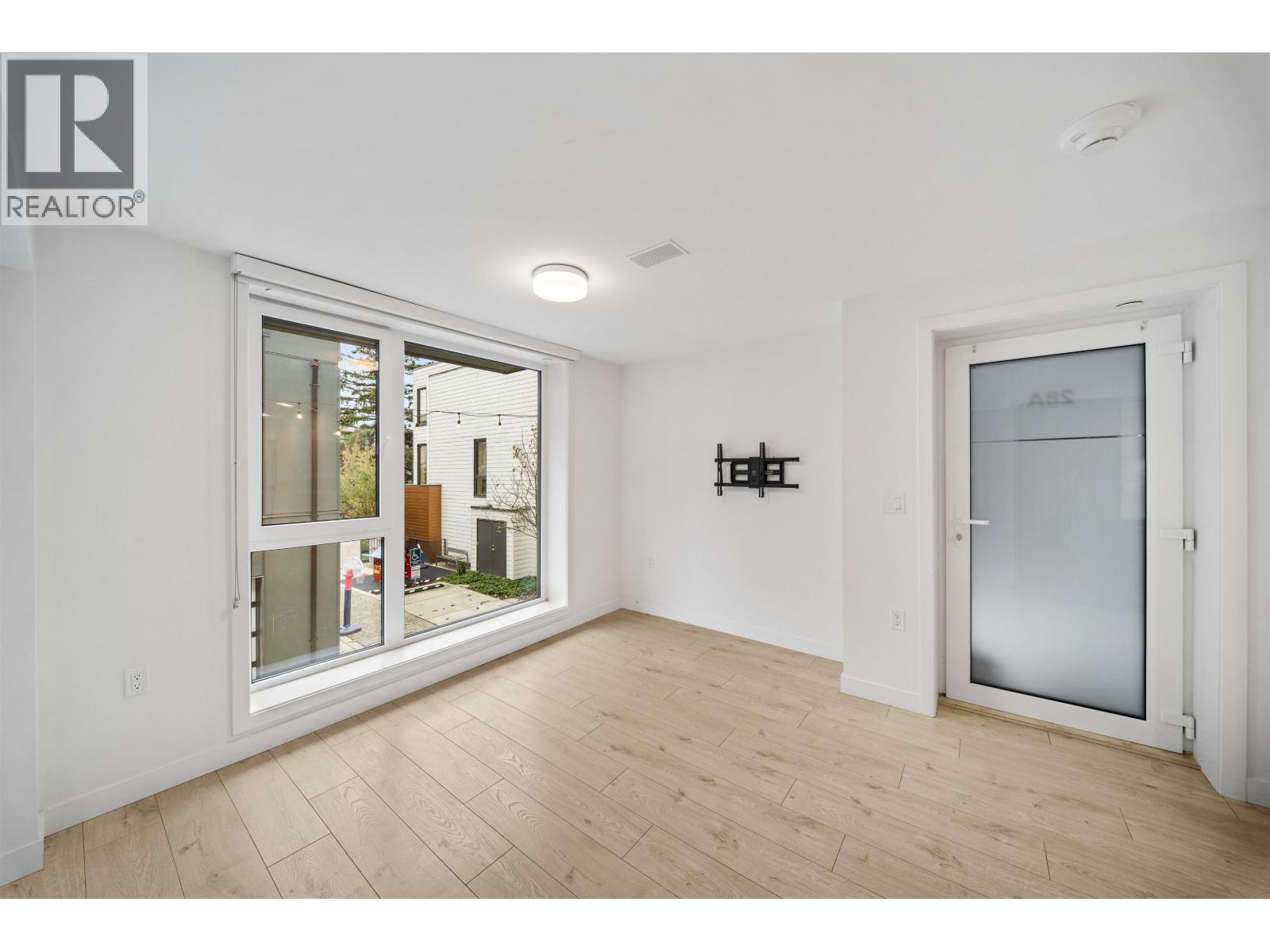 28 720 E 3rd Street, North Vancouver — photo 17
