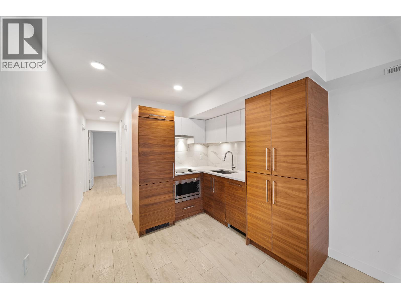 28 720 E 3rd Street, North Vancouver — photo 19
