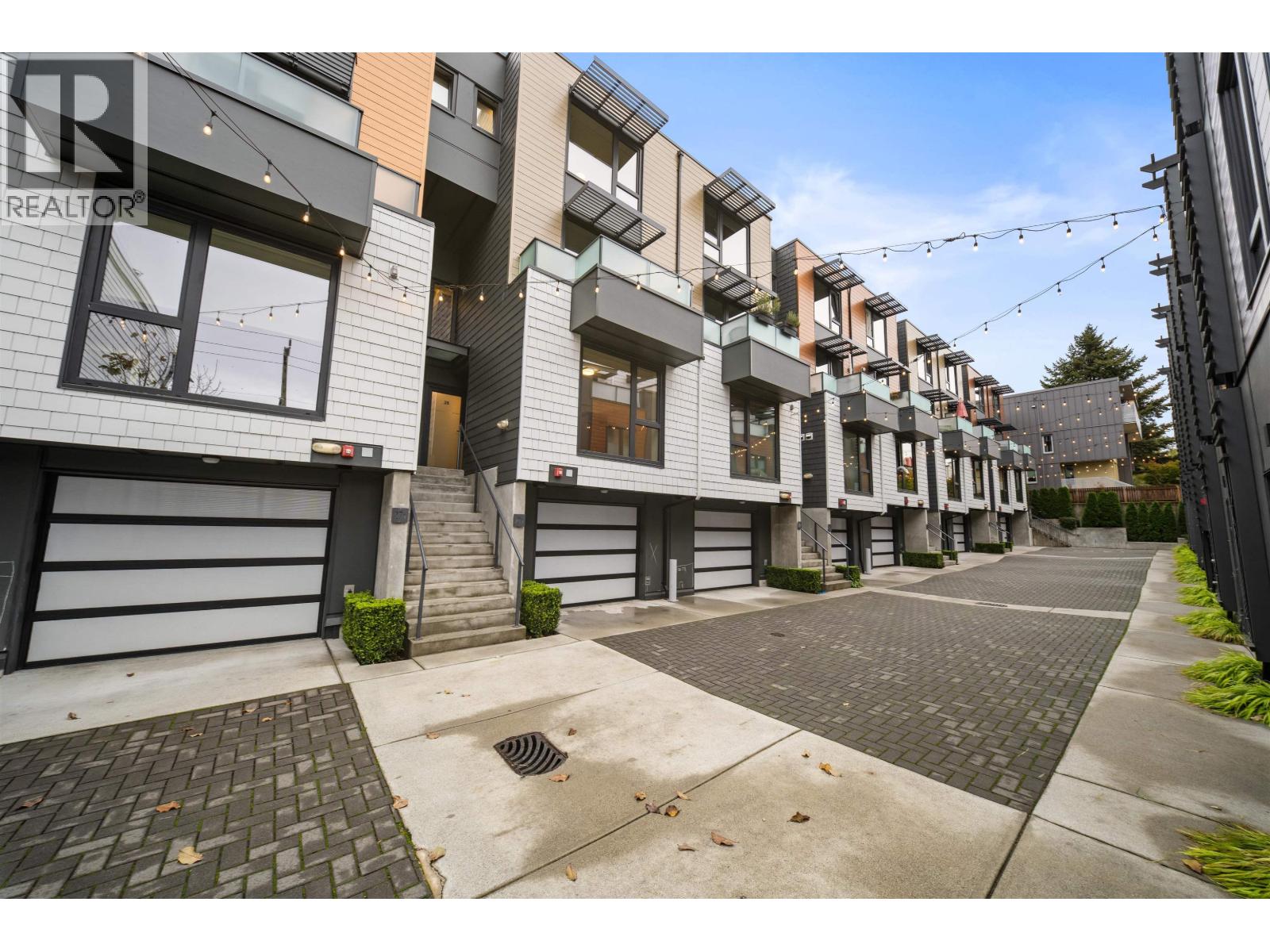 28 720 E 3rd Street, North Vancouver — photo 27