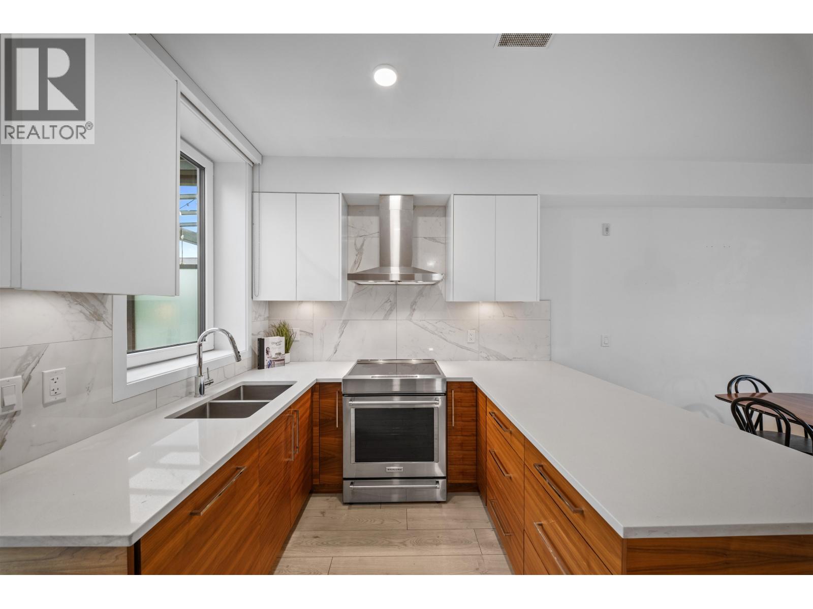 28 720 E 3rd Street, North Vancouver — photo 3
