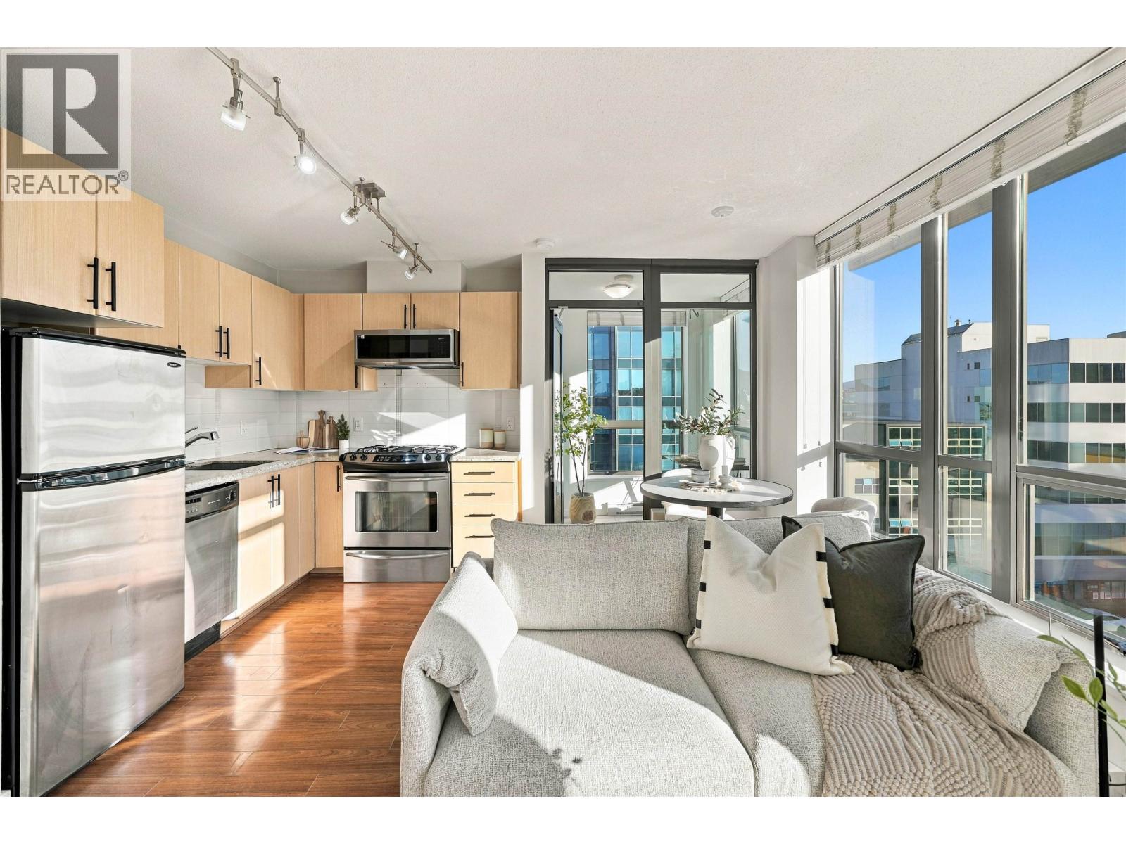 709 1068 W Broadway, Vancouver — photo 12