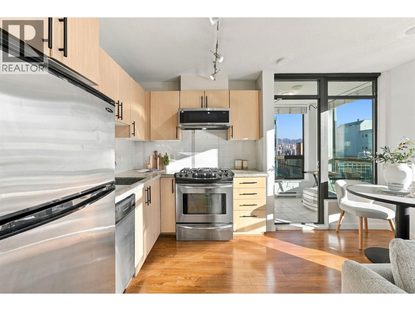 709 1068 W Broadway, Vancouver — photo 13