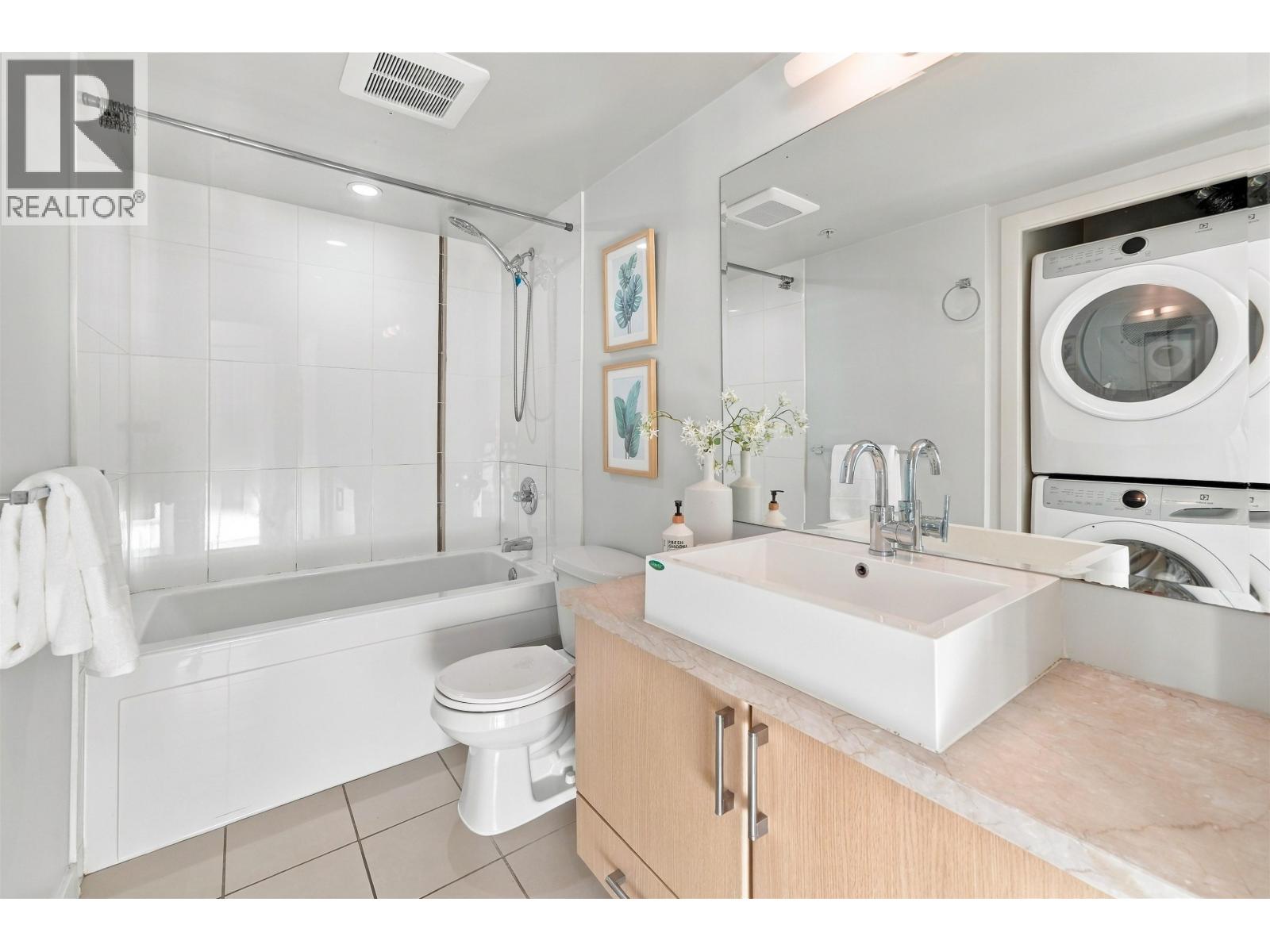 709 1068 W Broadway, Vancouver — photo 22