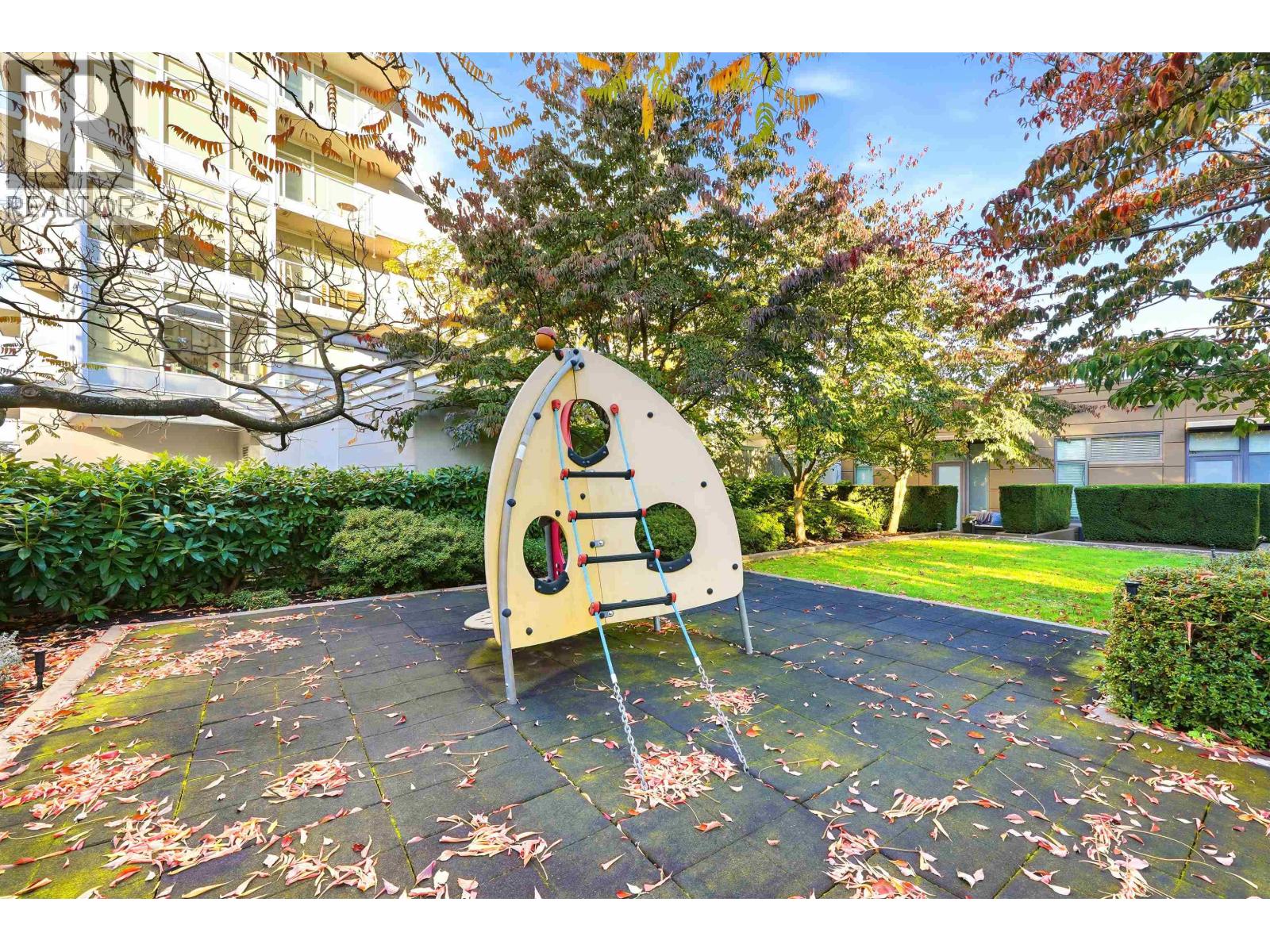 709 1068 W Broadway, Vancouver — photo 31