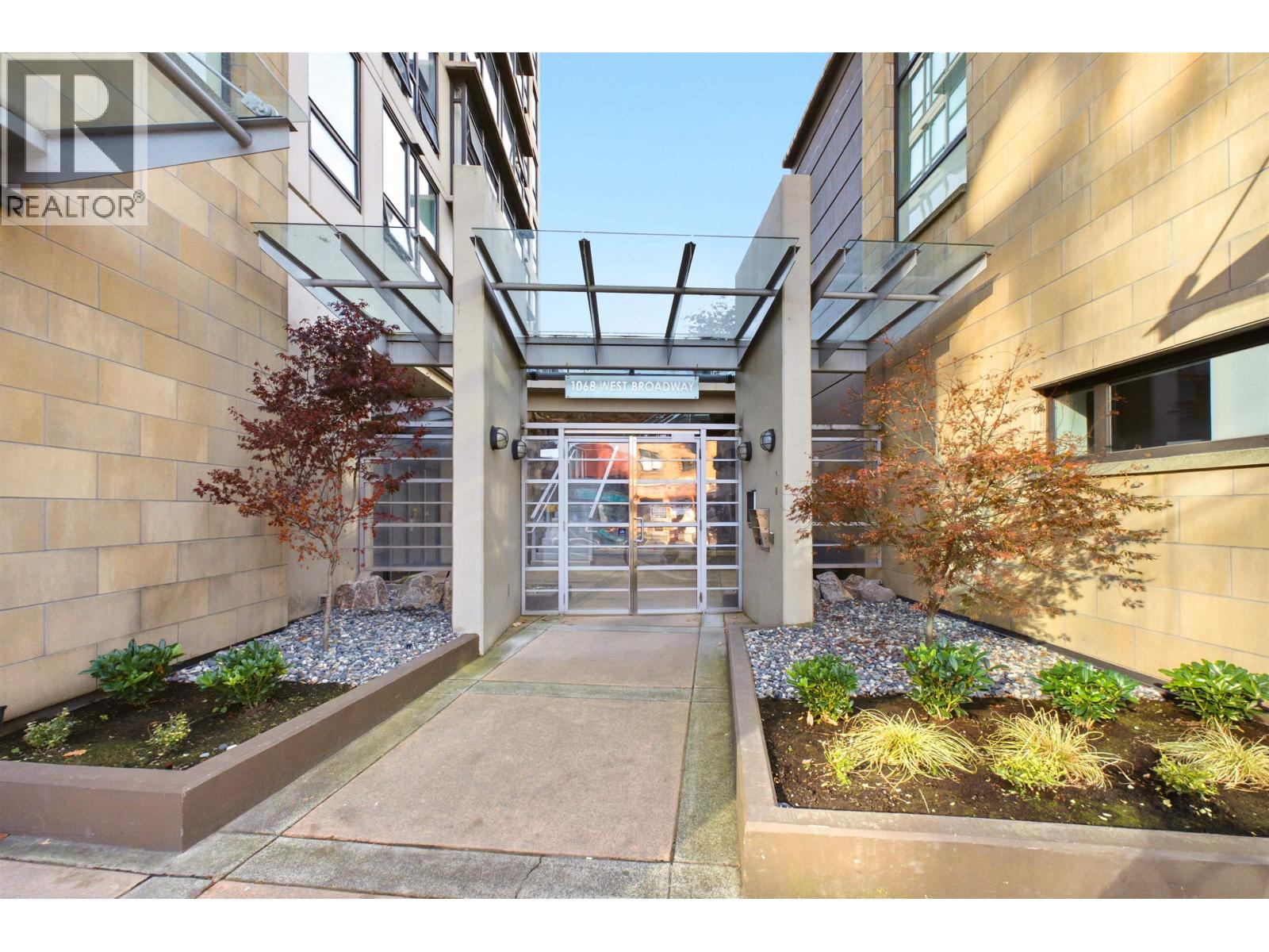 709 1068 W Broadway, Vancouver — photo 33