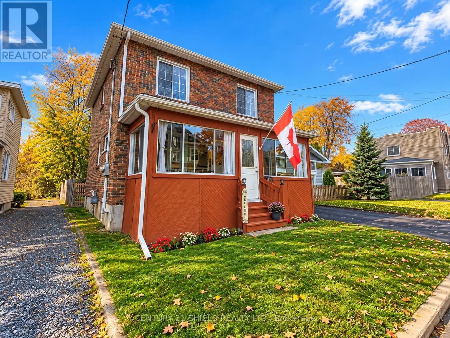 414 GLOUCESTER STREET N, Cornwall — photo 2